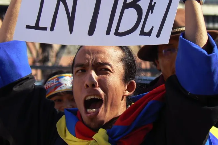 Proteste und Tote in Tibet - Berlin demonstriert Solidarität Bild: Proteste und Tote in Tibet - Berlin demonstriert Solidarität