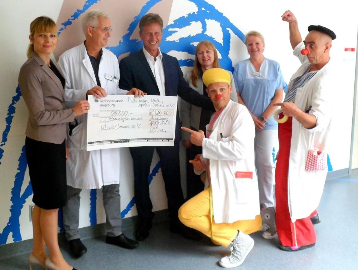 Die KlinikClowns können weiter auf der Augsburger Kinderchirurgie “ein Lachen schenken