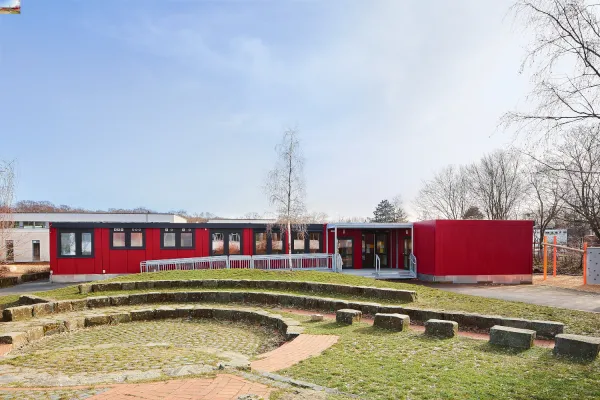 Bild: Temporäres Schulgebäude zum Wohlfühlen