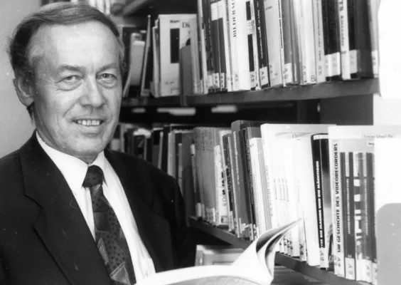 Bild: DFJV-Präsidiumsmitglied Prof. Dr. Siegfried Quandt erhält Verdienstkreuz 1. Klasse