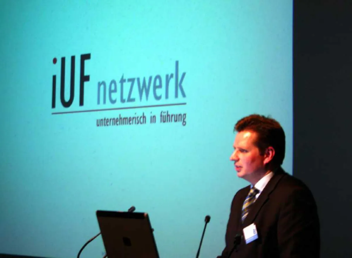 Mag. phil. Mag. (FH) Peter Vogler, Geschäftsführer des iUF Netzwerks: „Als Absolvent kann ich sagen, dass die FH Vorarlberg einen einmaligen Mix an Fachwissen sowie Sozial- und Methoden-Kompetenz biet