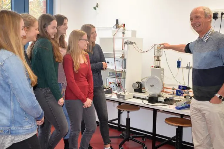 Bild: Erst probieren und dann studieren -  Sieben Frauen starten ihr Niedersachsen-Technikum in der Physik
