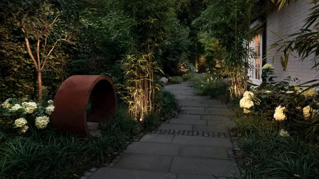Bild: Licht für Bäume, Sträucher und Beete: Beleuchtung im Garten 
