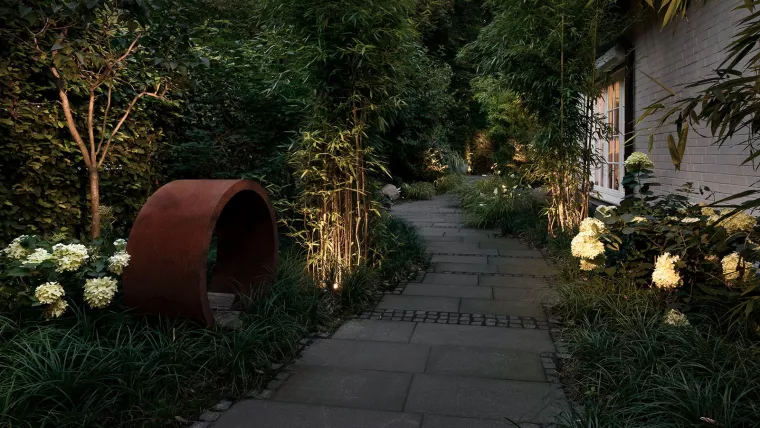 Bild: Licht für Bäume, Sträucher und Beete: Beleuchtung im Garten 