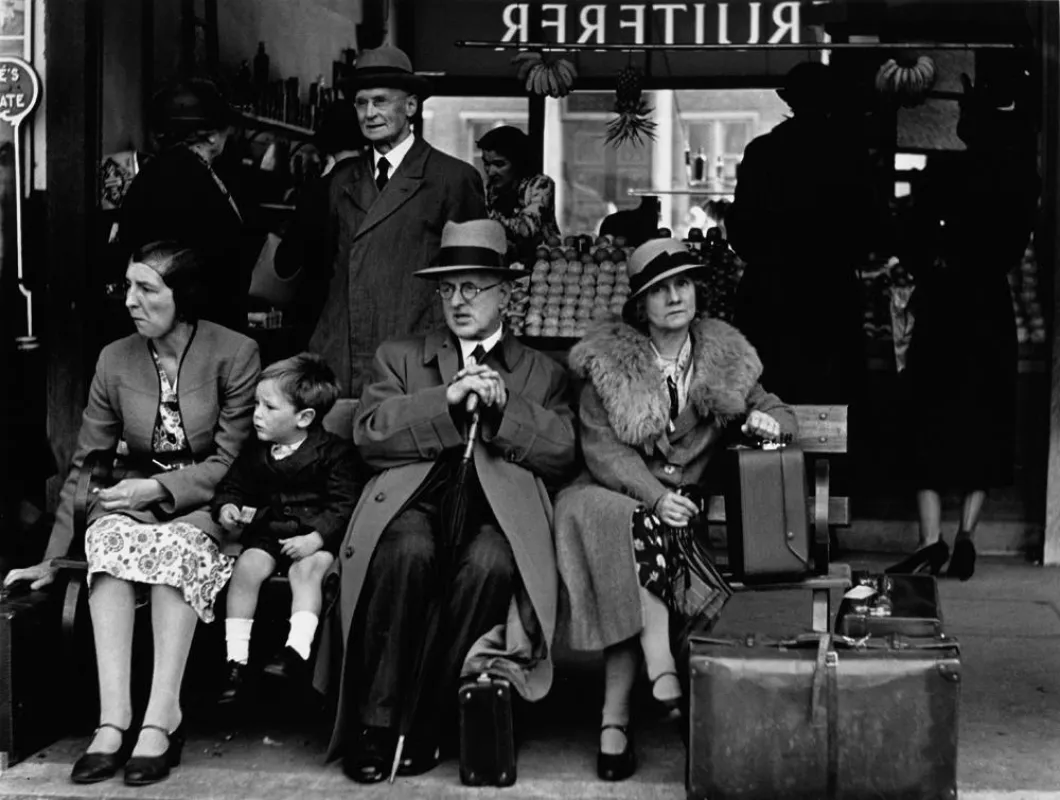 Wolf Suschitzky, Victoria Bus Station, London, 1939