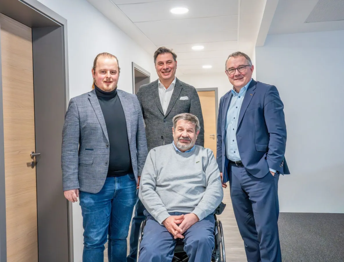 Informativer Austausch bei Sislak Design über das neue KI-Tool Lyranex usen“: (v. l.  (© Sislak Design)