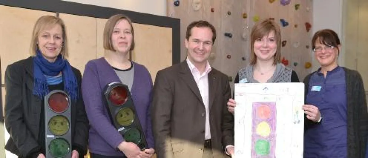 Übergtabe der Lärmampeln im Kinderhörzentrum (Foto: Kinderhörzentrum Schmitz)