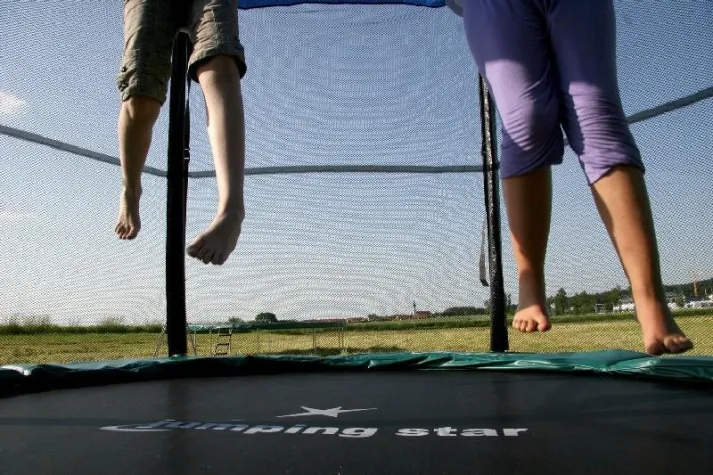 Bild: Sicherer Saisonstart: Jumping Star® empfiehlt Trampolin-Check