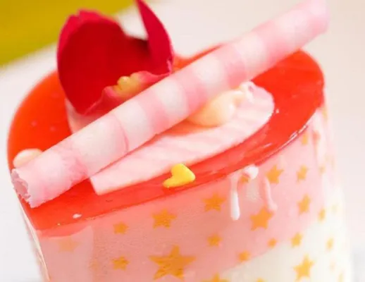 Bild: Ein Herz zum Valentinstag: Kuchenherzen aus der hauseigenen Pâtisserie