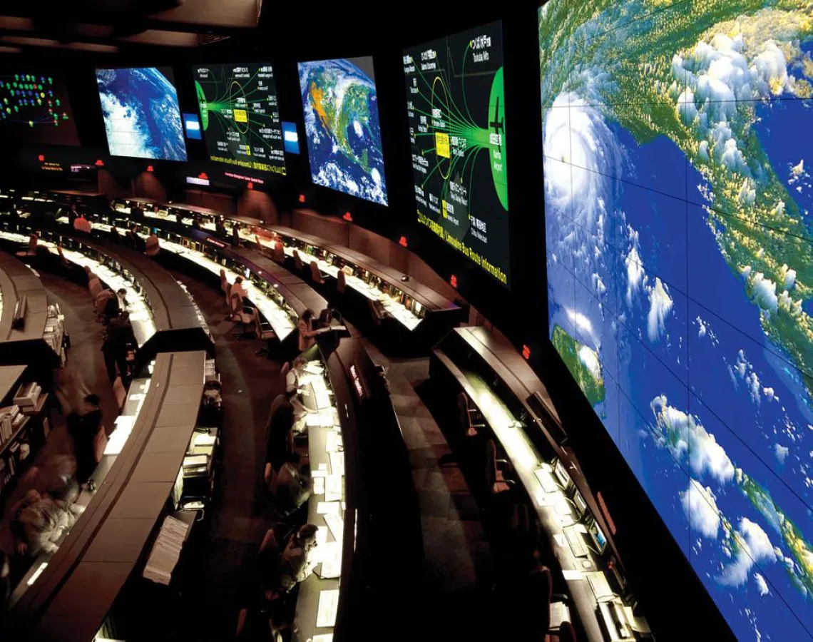 Steglos Flatscreens als Leitwarten-Installation