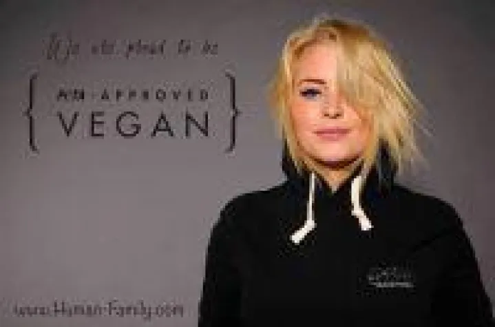 Vegane Bio Mode von Human Family erhält Auszeichnung von der Tierschutzorganisation PeTA Bild: Vegane Bio Mode von Human Family erhält Auszeichnung von der Tierschutzorganisation PeTA