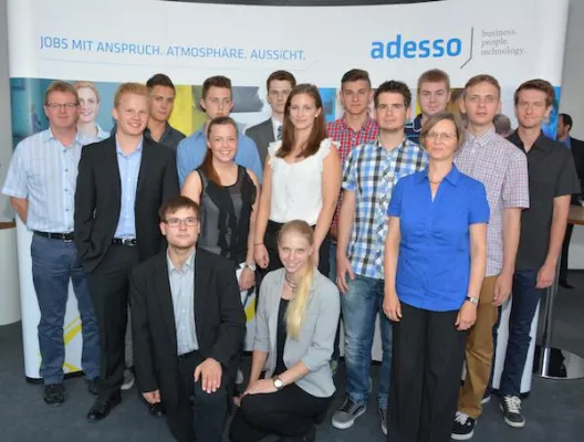 Berufsstart mit hohem Praxisbezug: adesso begrüßt 13 neue Auszubildende Bild: Berufsstart mit hohem Praxisbezug: adesso begrüßt 13 neue Auszubildende