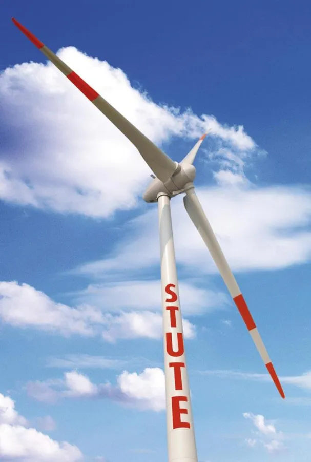 Mit drei eigenen Windkraft-Anlagen deckt STUTE STUTE einen großen Teil des eigenen Strombedarfs.