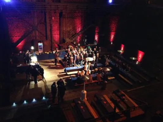 Die besondere Weihnachtsfeier im Duisburger Landschaftspark Bild: Die besondere Weihnachtsfeier im Duisburger Landschaftspark