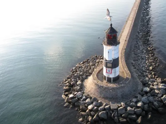 Bild: Die mit dem Turm tanzt – maritime Luftaufnahmen von der Ostsee