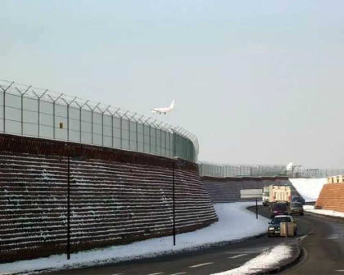 Das Produkt Betotitan – Hier auf der Autobahn zum Flughafen Orly (Umgehung von Villeneuve-Le-Roi)