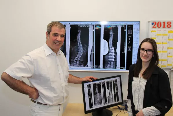 Bild: Komplexe Wirbelsäulen-OP in Braunfels – Chefarzt Dr. Luis Ferraris operiert 18-jährige Lahnauerin