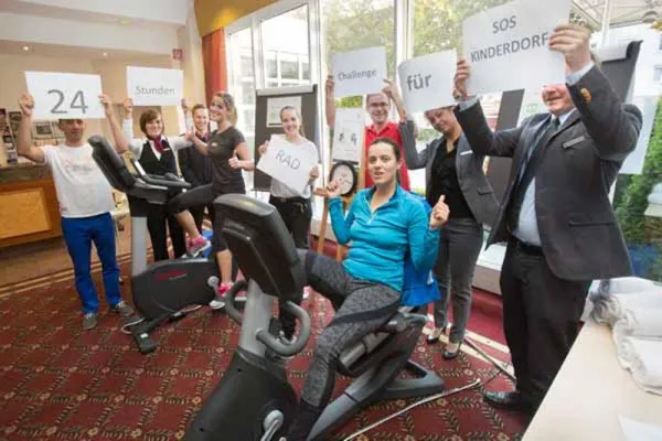 Bild: Das Heidelberg Marriott Hotel tritt für das für SOS-Kinderdorf in die Pedale