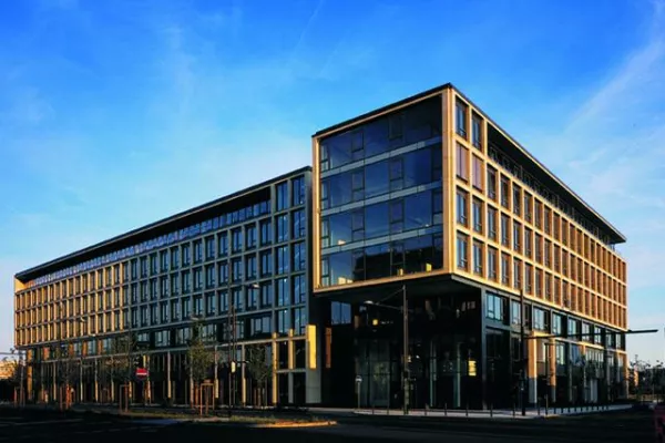 Bild: Neuer Mieter im AlphaHaus am Kaiserlei: CreditPlus Bank AG bezieht Flächen im September 2005