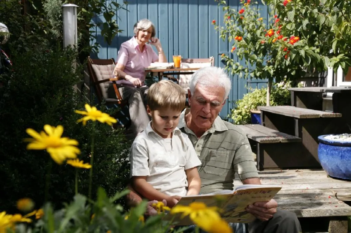 Ein Paradies direkt vor der eigenen Haustür. Holz macht aus dem Garten eine wahre Ruheoase im Einklang mit der Natur. So sind entspannte Momente garantiert ? für kleine und große Gartenfreunde.