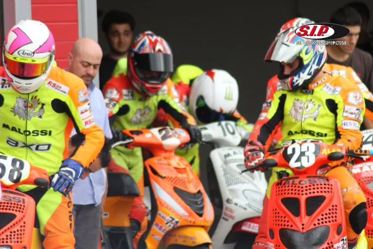 SIP Scootershop Rennteam auf den MALOSSI Race Days 2009 Bild: SIP Scootershop Rennteam auf den MALOSSI Race Days 2009
