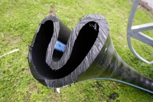 Bild: Wasser auf die Innovationsmühlen – Mennicke Rohrbau installiert Brunnenwasserleitung im Industriepark Höchst