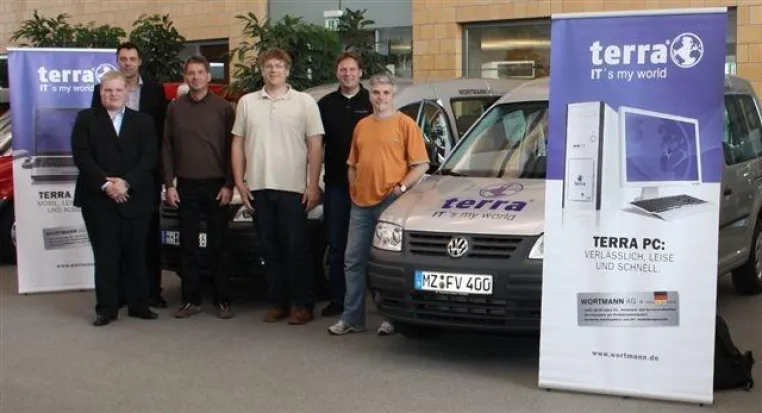WORTMANN AG übergibt die ersten drei Caddys ab Werk Bild: WORTMANN AG übergibt die ersten drei Caddys ab Werk