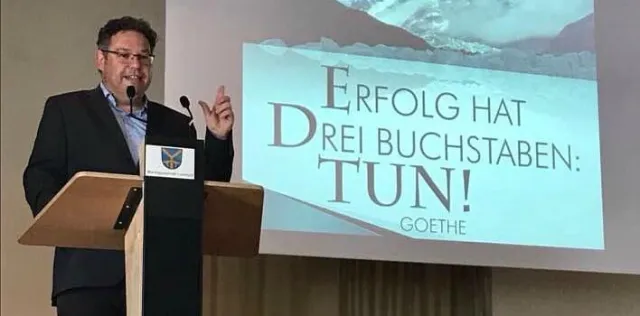 Bild: Christian Pirker spricht über Industrie 4.0 und Pflege