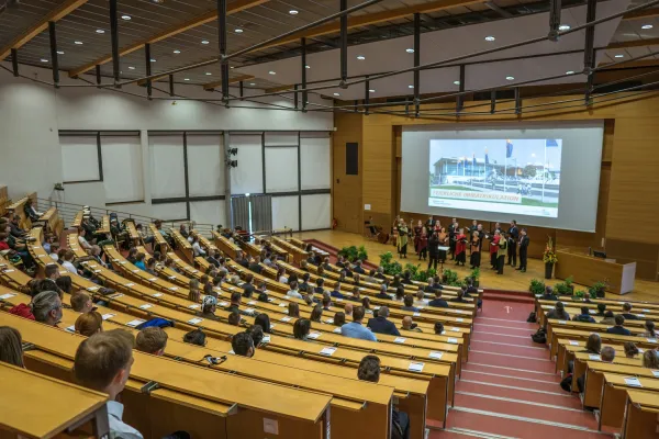 Bild: 11. Oktober – Feierliche Immatrikulation mit steigenden Immatrikulationszahlen