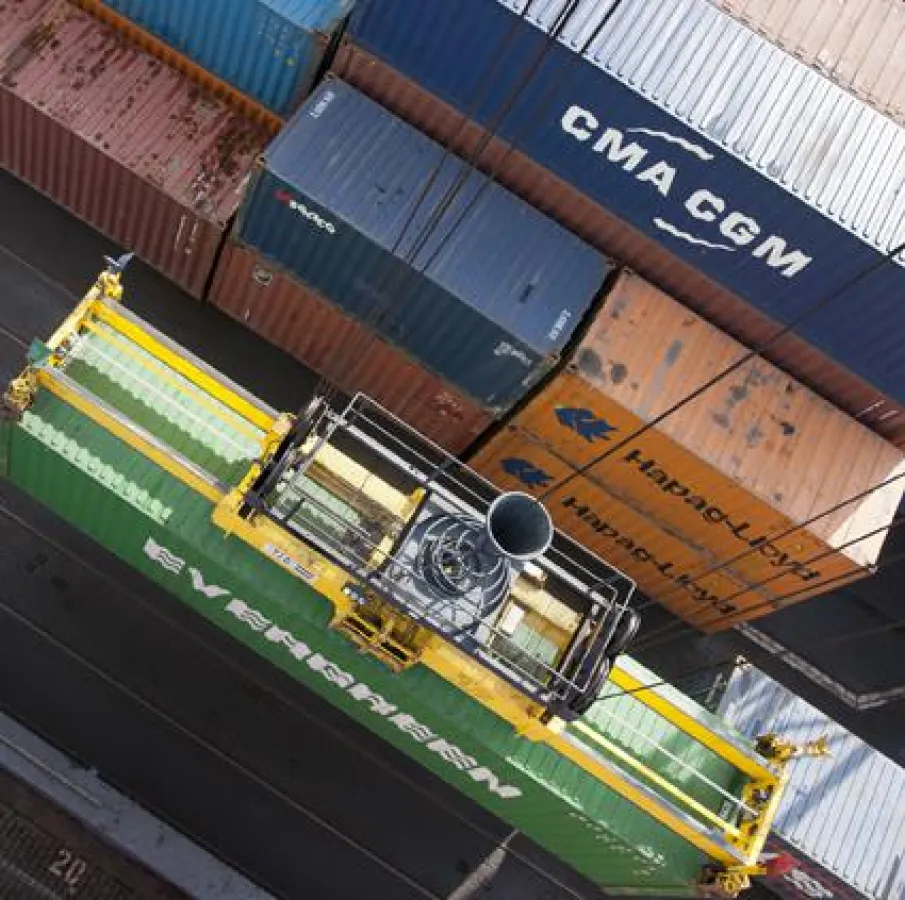 Binnenschiffe müssen in Rotterdam lange Wartezeiten in Kauf nehmen (Foto: Büll/Contargo)