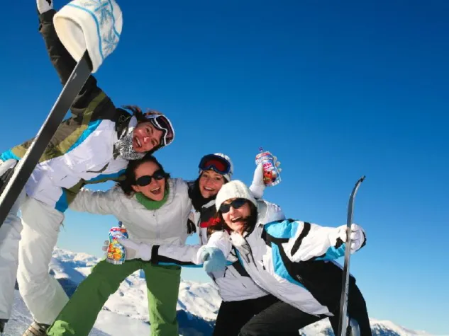 Bild: Winterspaß mit der großen Capri-Sonne: Das perfekte Getränk für die Piste