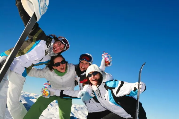 Winterspaß mit der großen Capri-Sonne: Das perfekte Getränk für die Piste Bild: Winterspaß mit der großen Capri-Sonne: Das perfekte Getränk für die Piste