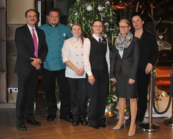 Bild: Doppelerfolg beim AccorHotels Azubi Award: Ein erster und ein dritter Platz für das Novotel München Airport