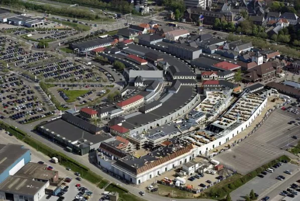 Bild: Der Countdown läuft: Am 18. August 2011 eröffnet die dritte Bauphase des Designer Outlet Roermond