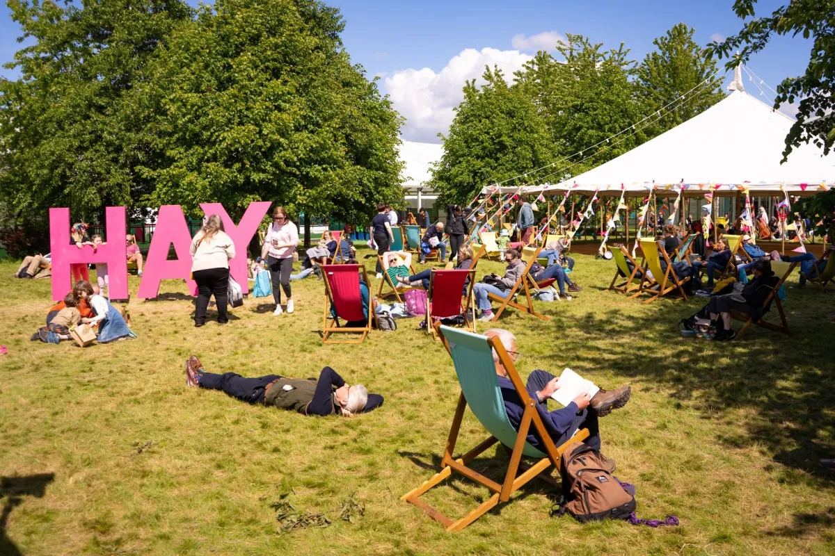 Hay Festival, Hay-on-Wye, Mittelwales (© Crown Copyright (2025) Welsh Government)