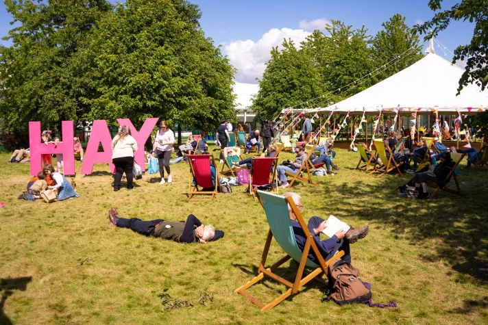 Hay Festival 2025: Ein Fest der Worte und Gedanken Bild: Hay Festival 2025: Ein Fest der Worte und Gedanken