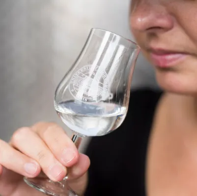 Bild: DLG-Prämierung: Hohenheimer Kirschwasser ist „Bester Obstbrand 2025“