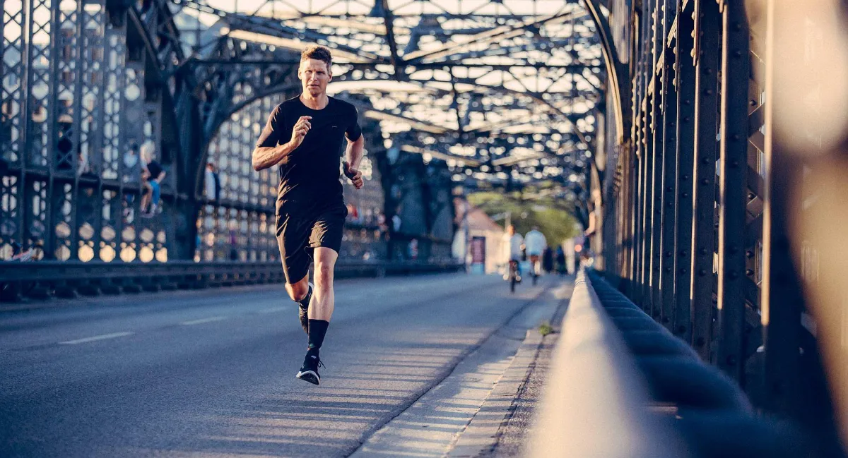Der frühere Bundesliga-Triathlet Sven Renz kommt als Experte zum BKK Mobil Oil Lauftreff in München