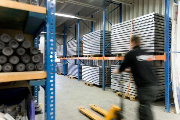 Bild: b&b eventtechnik erweitert Mietpark, Logistikfläche und Personalstamm