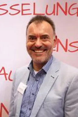 Bild: „Hallo, ich bin Dr. App“-mobivention-Geschäftsführer Dr. Hubert Weid im Einsatz als Experte für alle App-Fälle