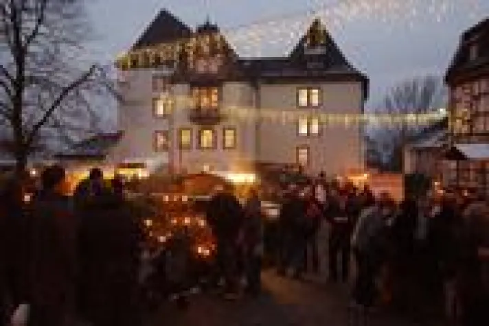 Bild: Weihnachtsmarkt der Porzellanmanufaktur Fürstenberg