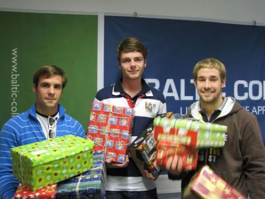 Bild: Studierende des Baltic College Campus Schwerin beteiligten sich an Weihnachtsspendenaktion