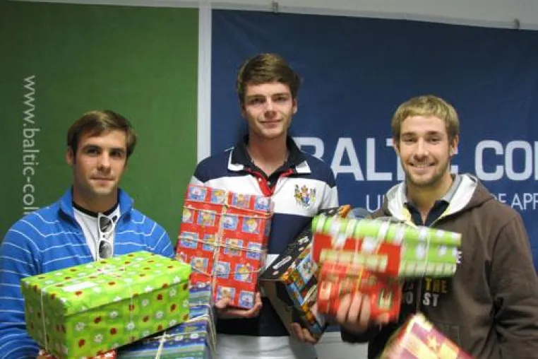 Bild: Studierende des Baltic College Campus Schwerin beteiligten sich an Weihnachtsspendenaktion
