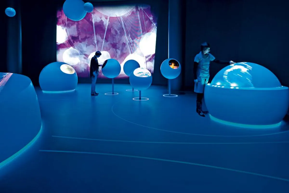 Kugelförmige Exponatsdisplays aus Corian von Hasenkopf im Besucherzentrum CERN