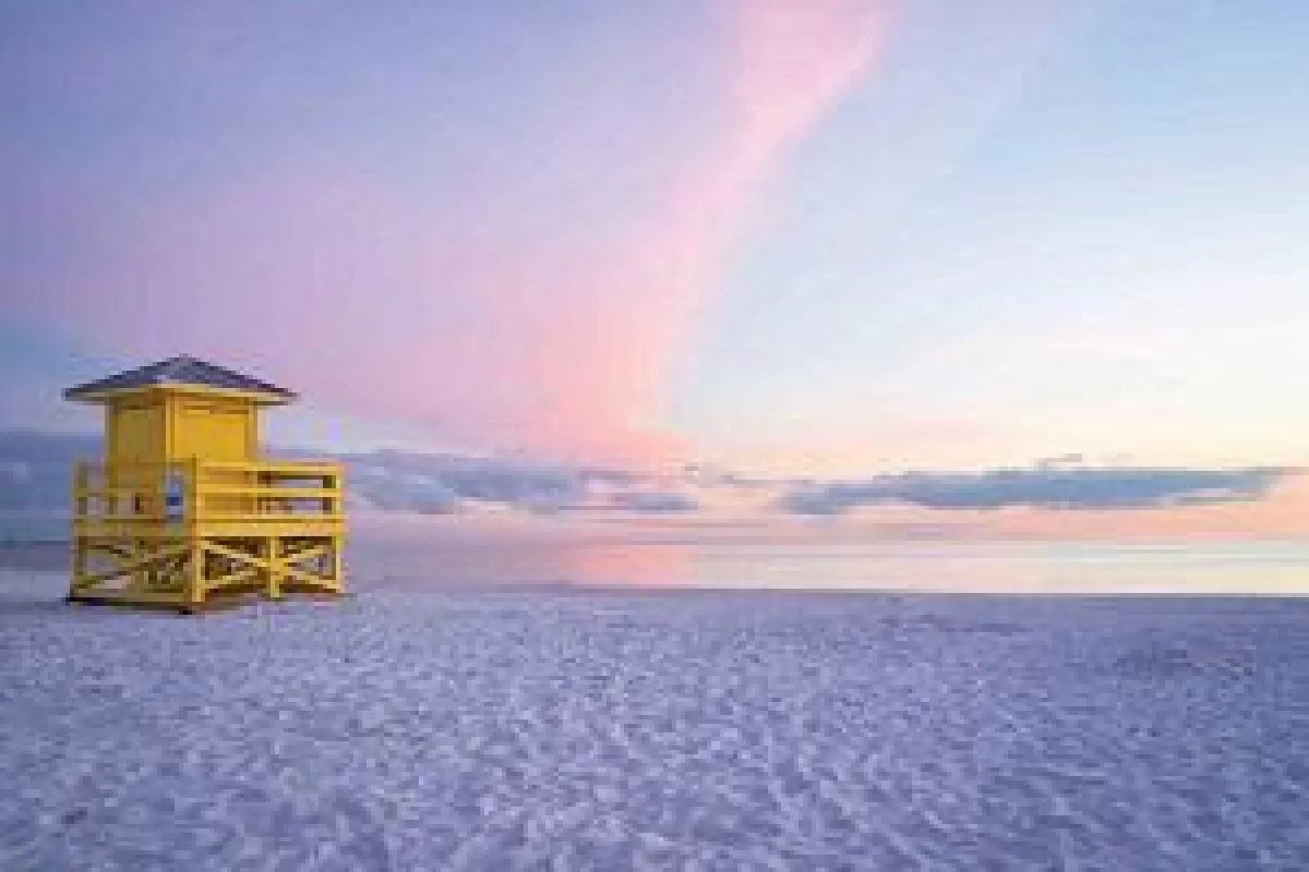 Siesta Key Beach (c) Courtesy of Visit Sarasota County