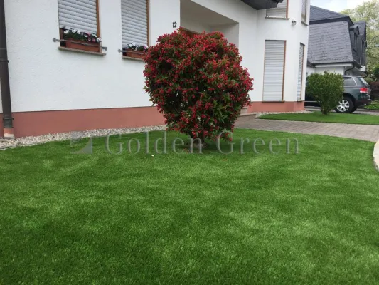 Bild: Kunstrasen für den Garten - Auf das richtige Verlegen kommt es an.