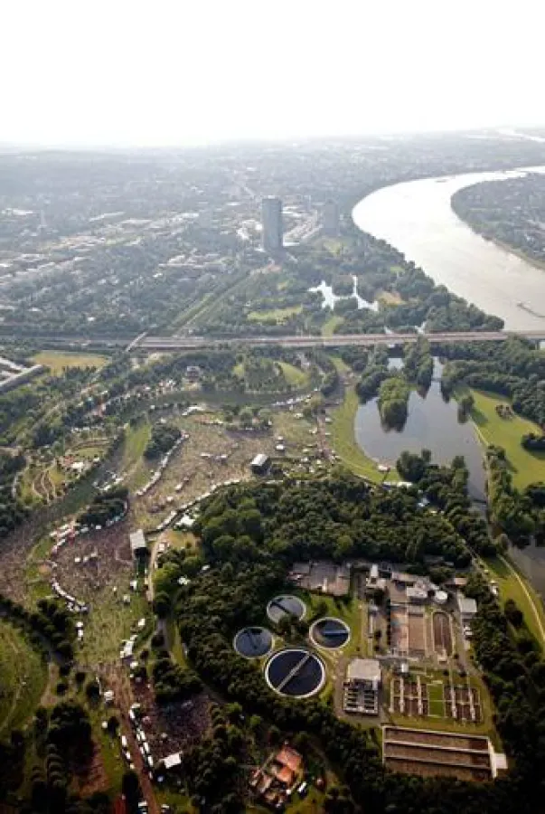 Luftaufnahme RhEINKULTUR-Festival in der Bonner Rheinaue (Quelle: Volker Lannert)