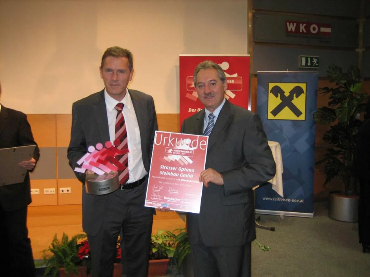 li: Johannes Artmayr, GF Strasser Optima, re: Wirtschaftslandesrat Oberösterreich Viktor Sigl.