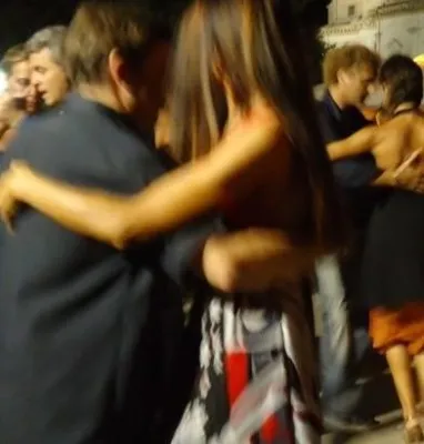 Bild: La Rogaia Tangoreisen September 2015, Aufbaukurs. Sicher auf der Tanzfläche. Purer Genuss beim Tangotanzen