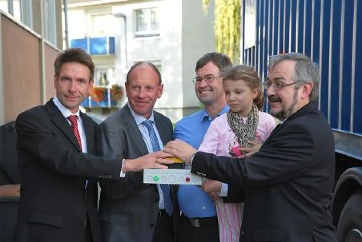 Markus Masuth (RAG), Oberbürgermeister Bernd Tischler, Kai Petersen, Heinz-Werner Etzkorn (LaTherm) starten das Projekt in Bottrop